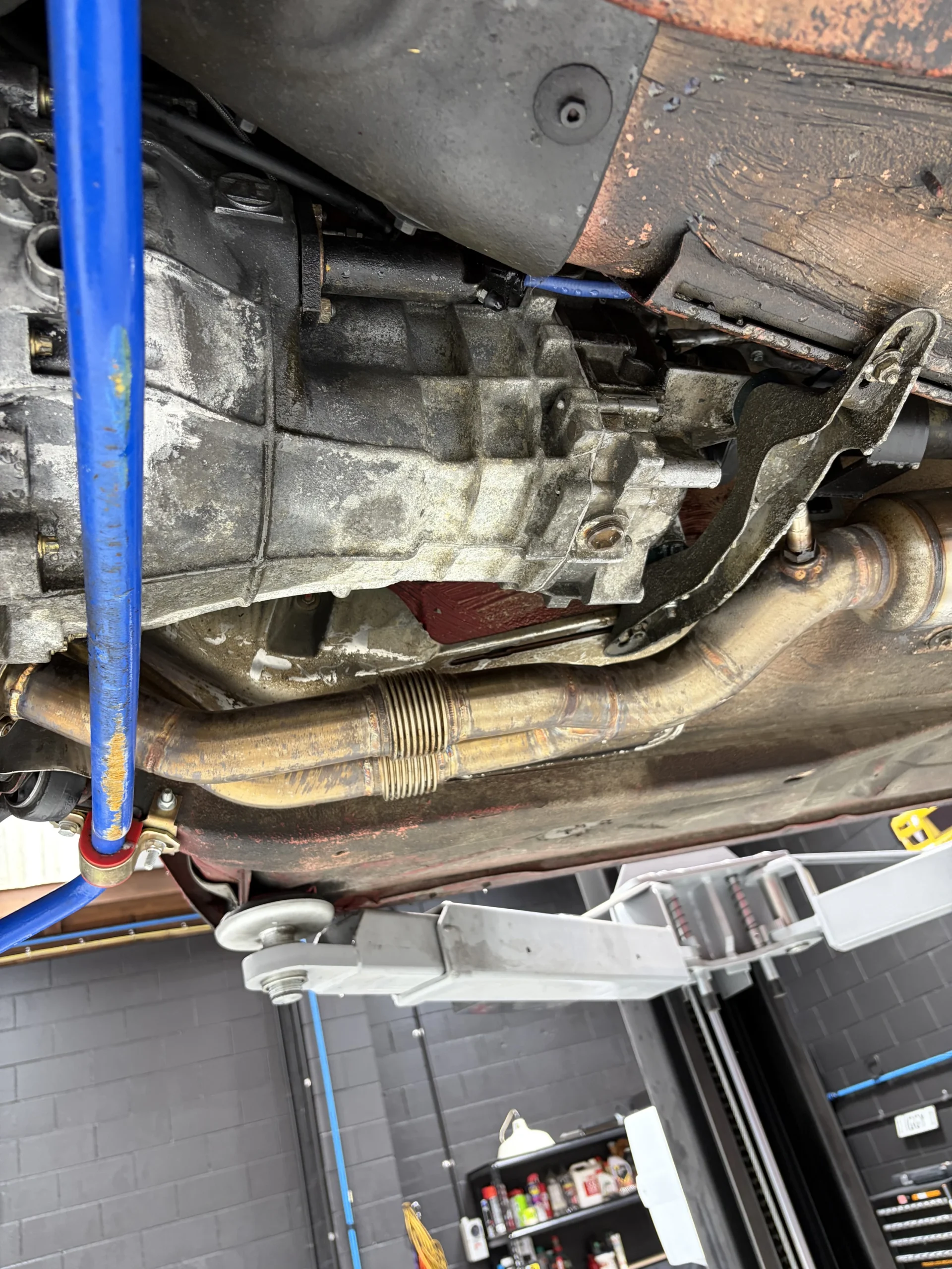 BMW E28 gearbox, tunnel and exhaust before dry ice cleaning, under road film and grime