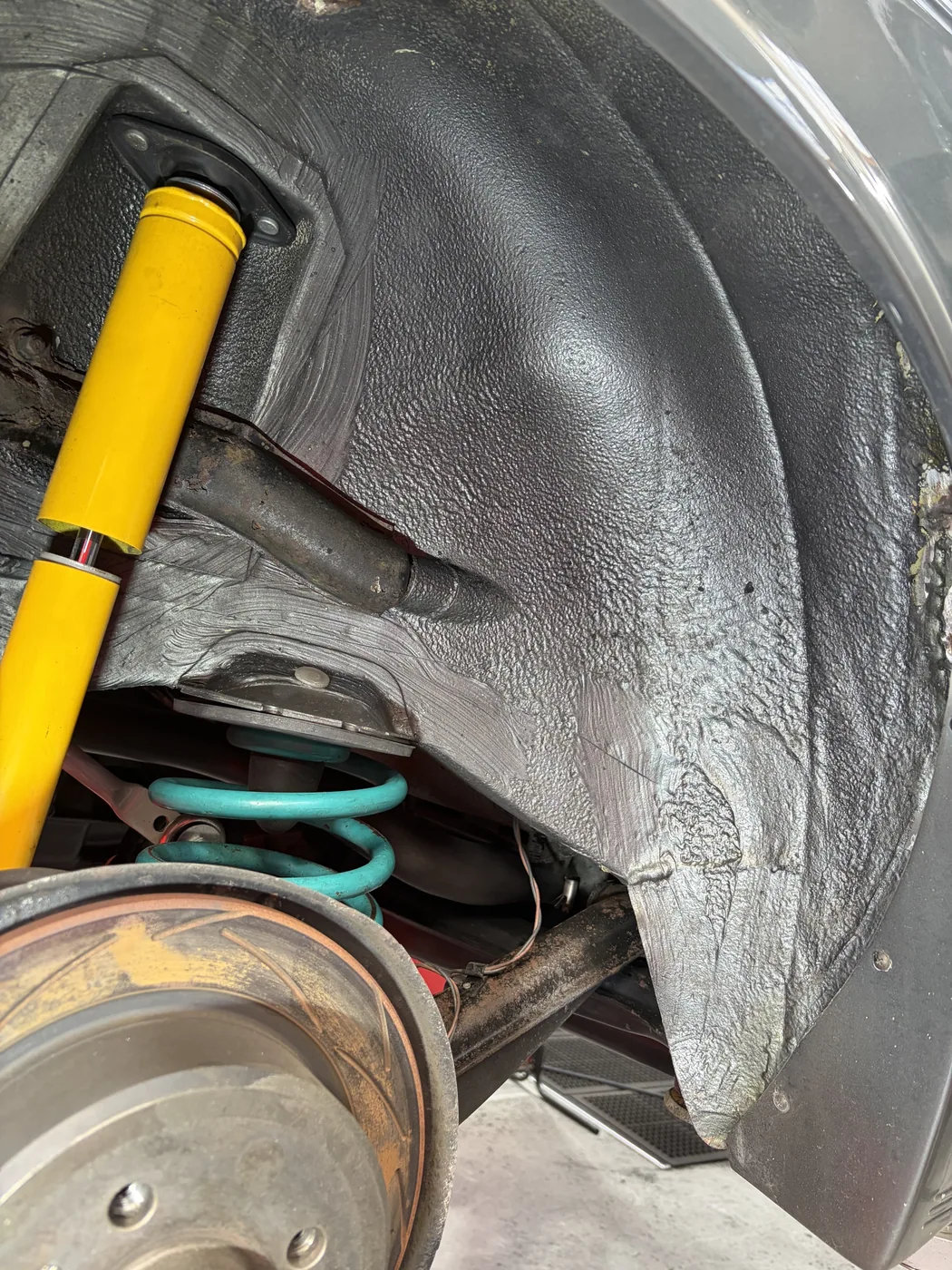 BMW E30 M-Tech 1 rear inner guard after dry ice blasting, clean and dry with underseal intact