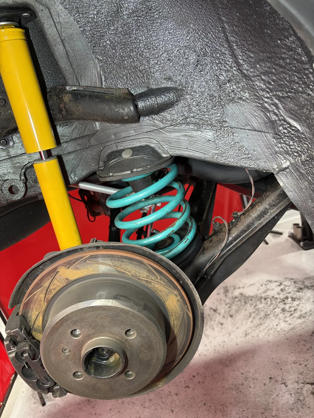 BMW E30 M-Tech 1 rear hub, drum and spring seat after dry ice blasting, clean and dry with underseal intact