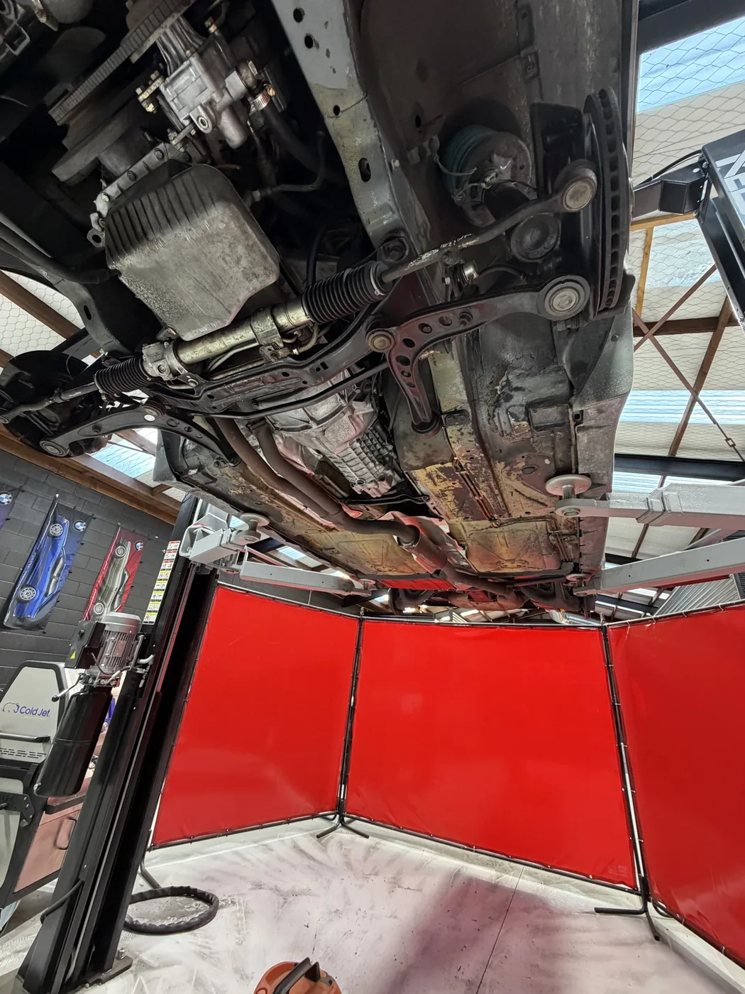 BMW E30 M-Tech 1 full underbody after dry ice blasting, clean and dry with underseal intact