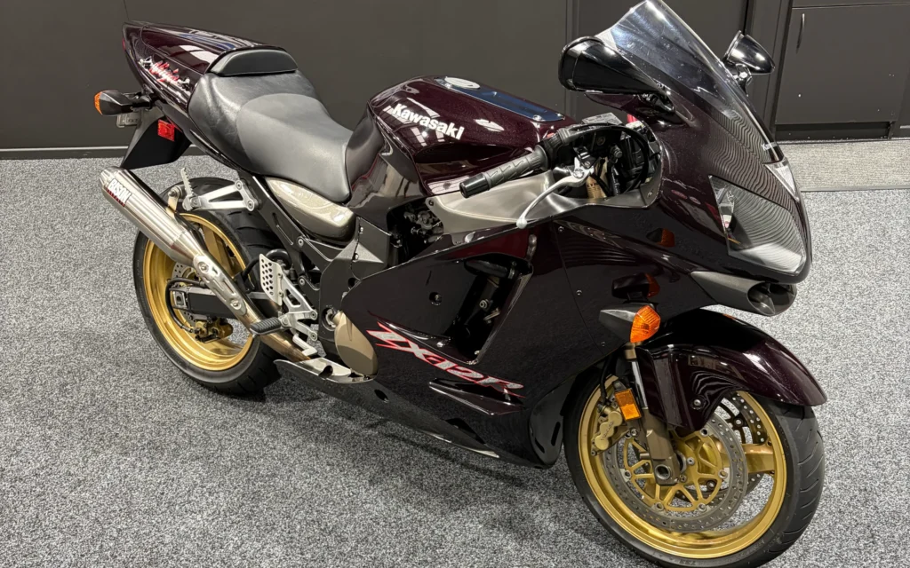 2004 Kawasaki ZX-12R on the stand after a full dry ice clean, side profile