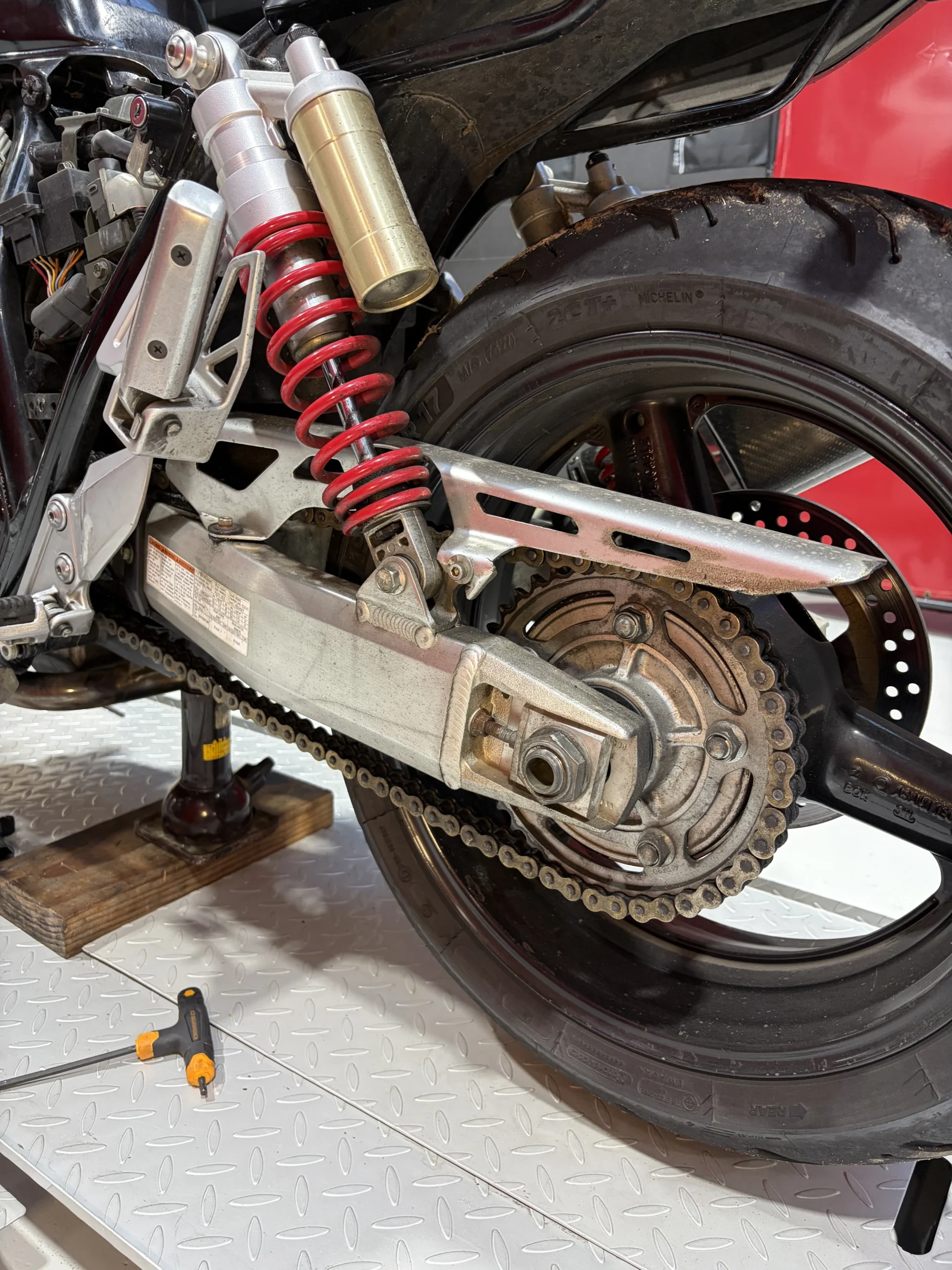 2007 Suzuki GSX1400 rear shock, swingarm and chain before dry ice cleaning, under road film and oil mist